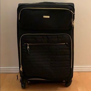 28” Steve Madden Luggage (Damaged Wheel)